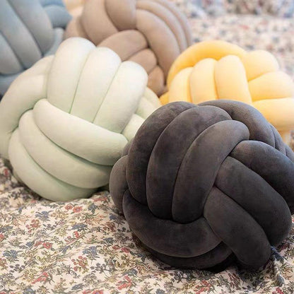 Geometric Knotted Ball Pillow